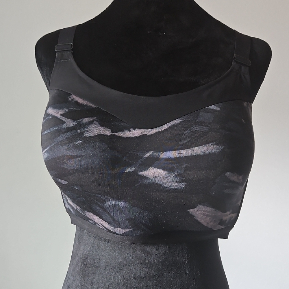 Victoria's Secret Black and Gray Sports Bra with Camouflage Print